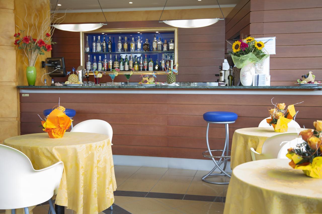 Hotel Atlas Alba Adriatica Exterior photo
